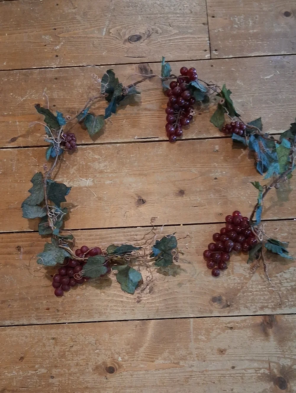 Botanical‎ grape leaf and fruit garland featuring faux clusters of grapes
